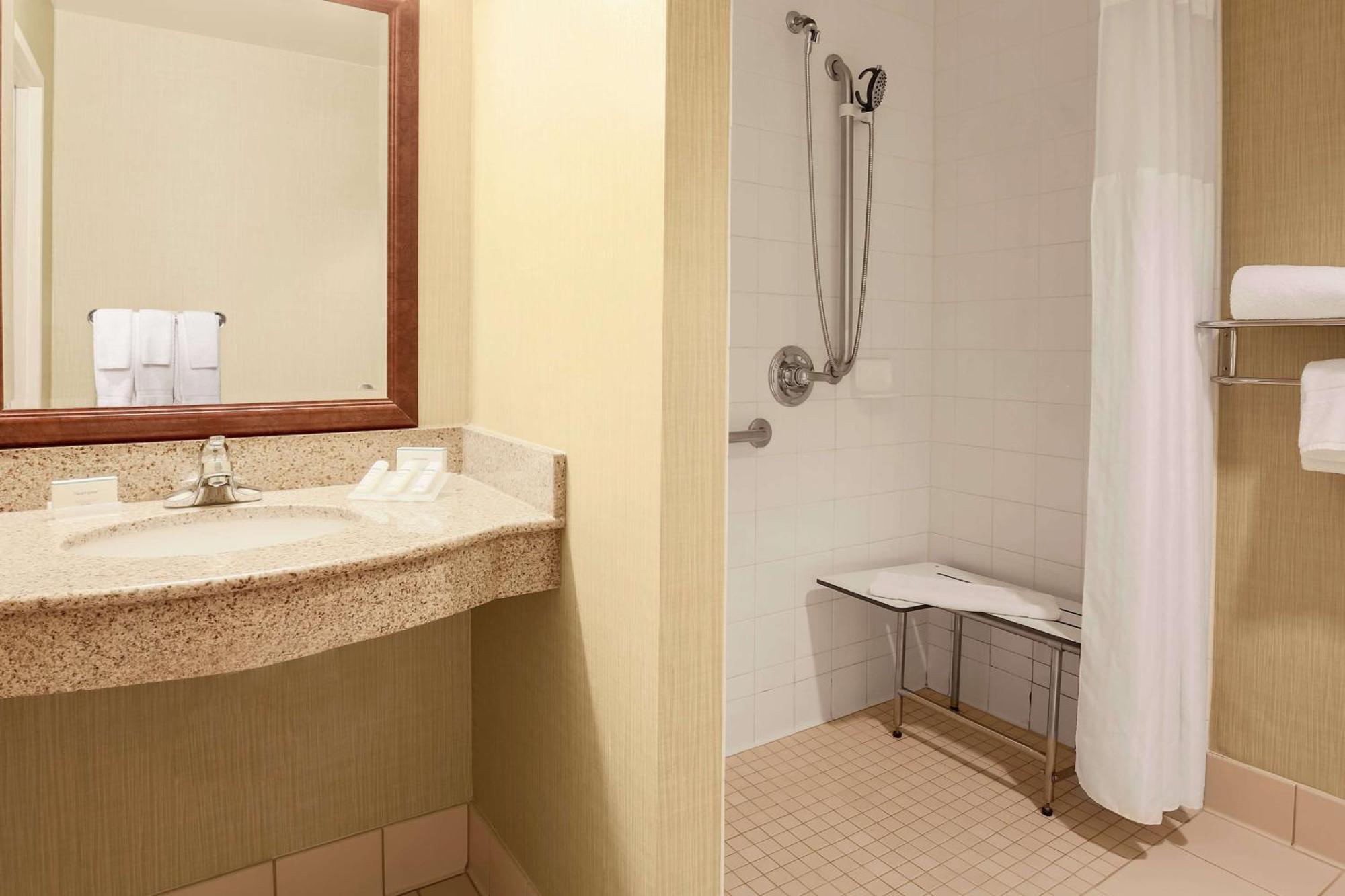 Hilton Garden Inn Chicago/Midway Airport Bedford Park Exterior foto
